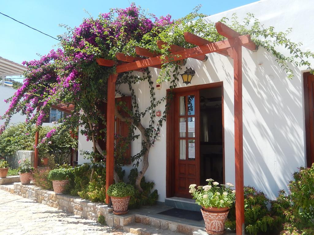 Deidamia Hotel Skyros Bagian luar foto