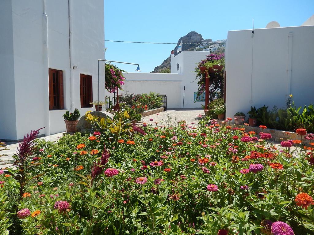 Deidamia Hotel Skyros Bagian luar foto